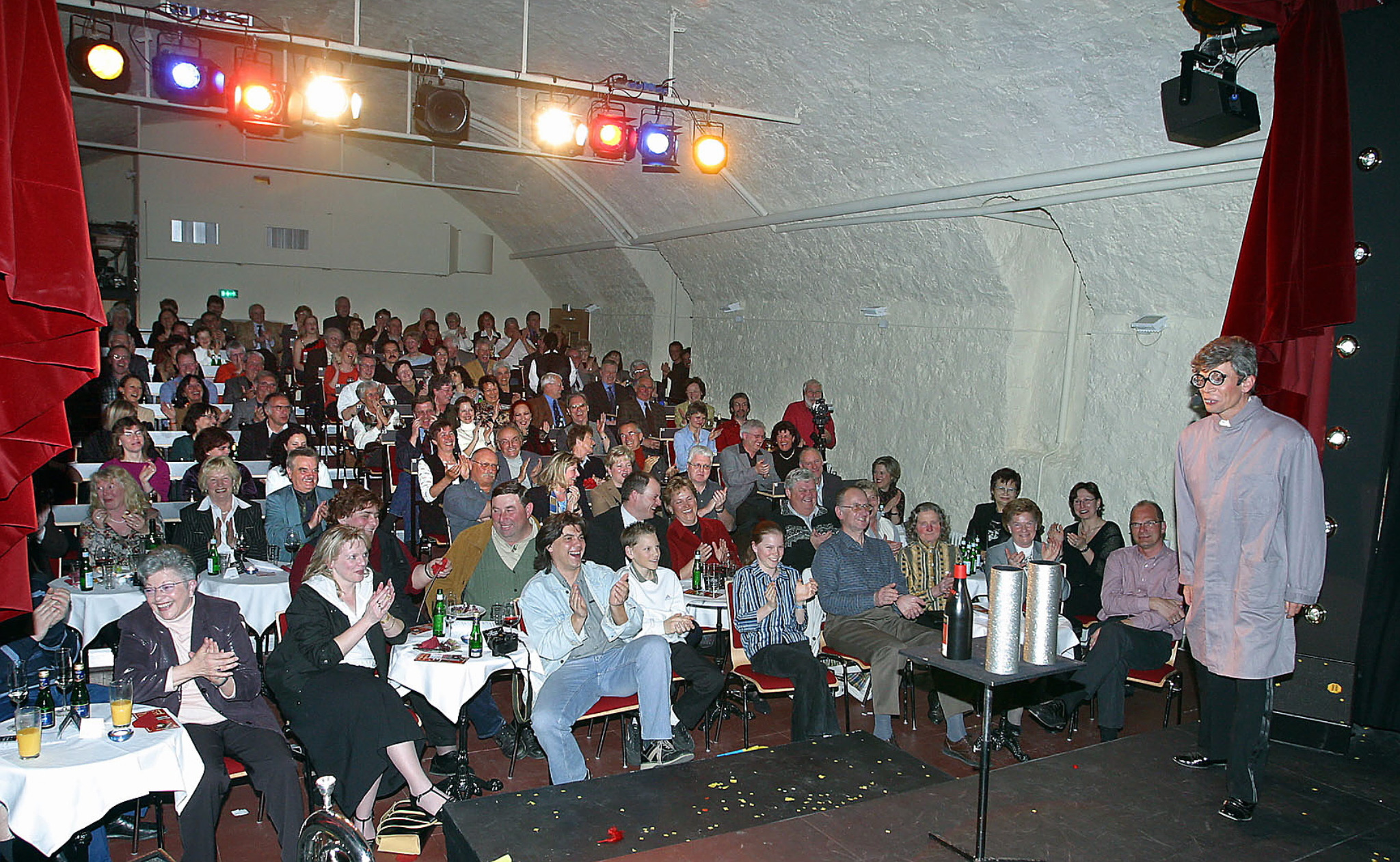 ChaPeau mit Publikum bei Bühnenauftritt